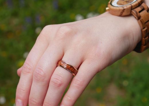 Ring aus Holz