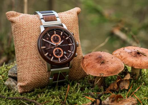 Holzspecht wristwatch from wood Eisenhut