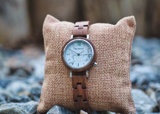 Holzspecht Armbanduhr aus Holz und Stein für Damen